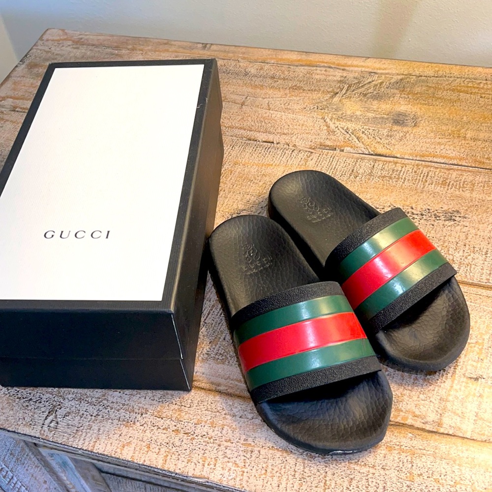 Gucci boys size 8/9 slides